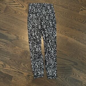 Lululemon black and white legging